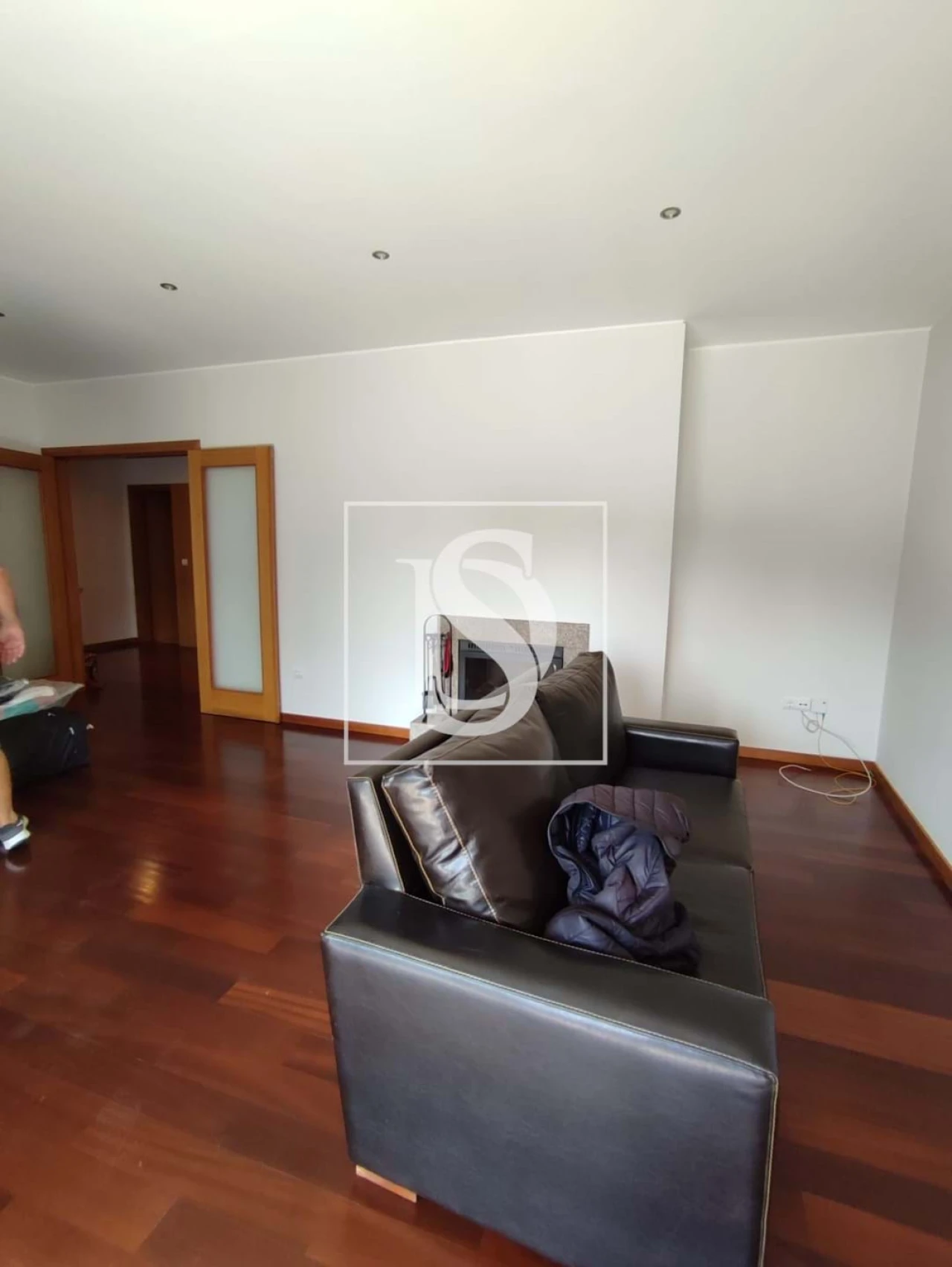 Apartamento T2 para Arrendamento em Creixomil Foto 10