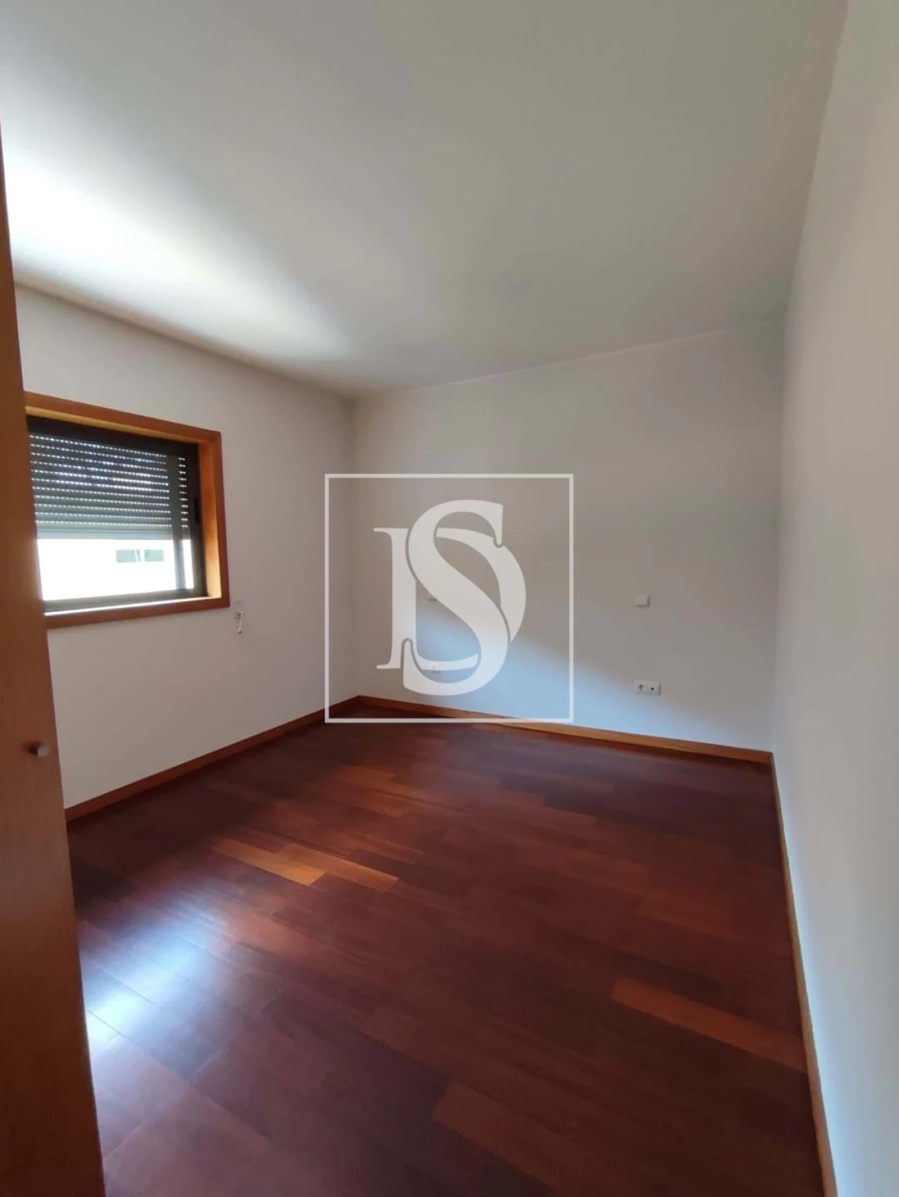 Apartamento T2 para Arrendamento em Creixomil Foto 17