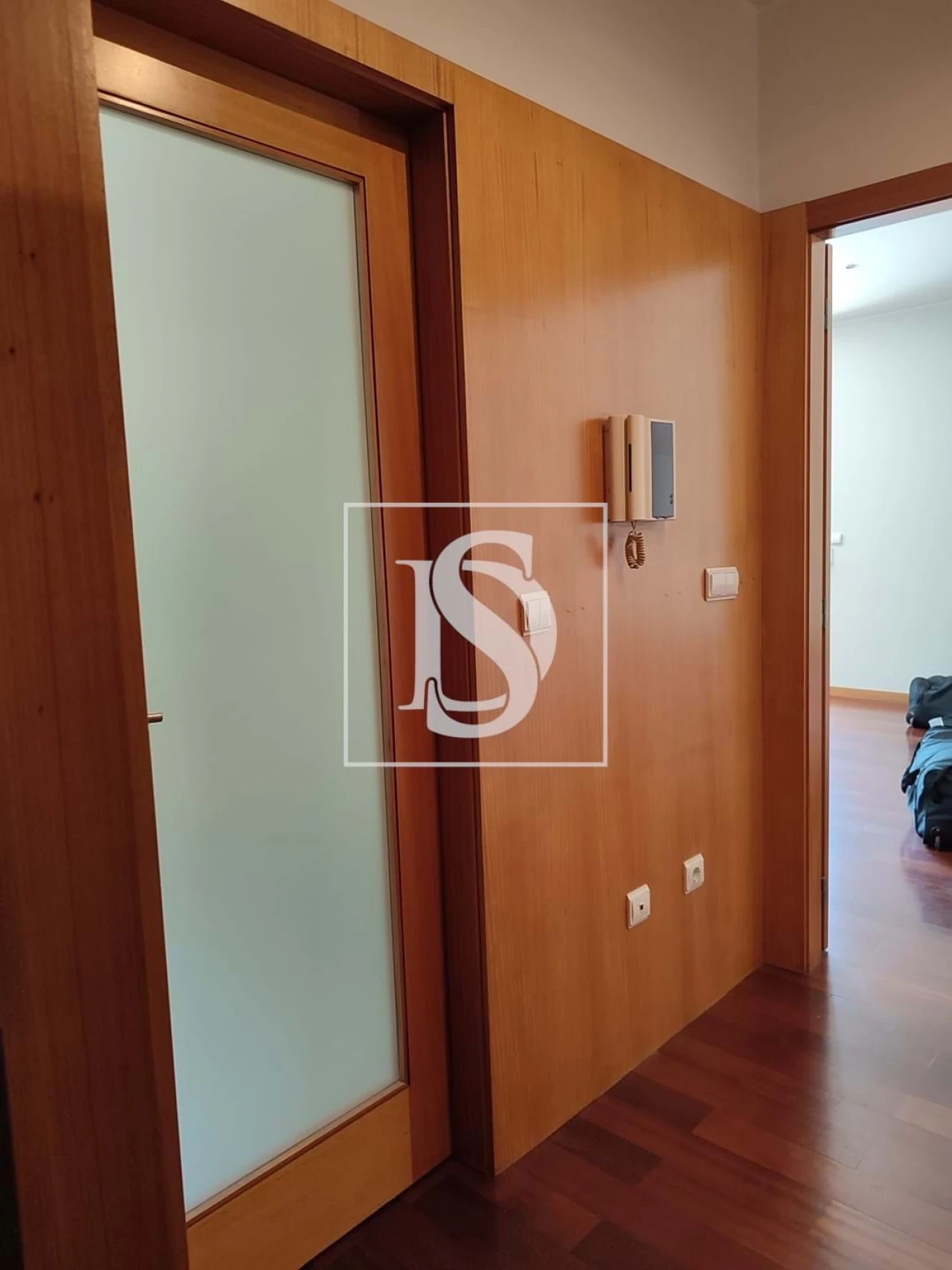 Apartamento T2 para Arrendamento em Creixomil Foto 6