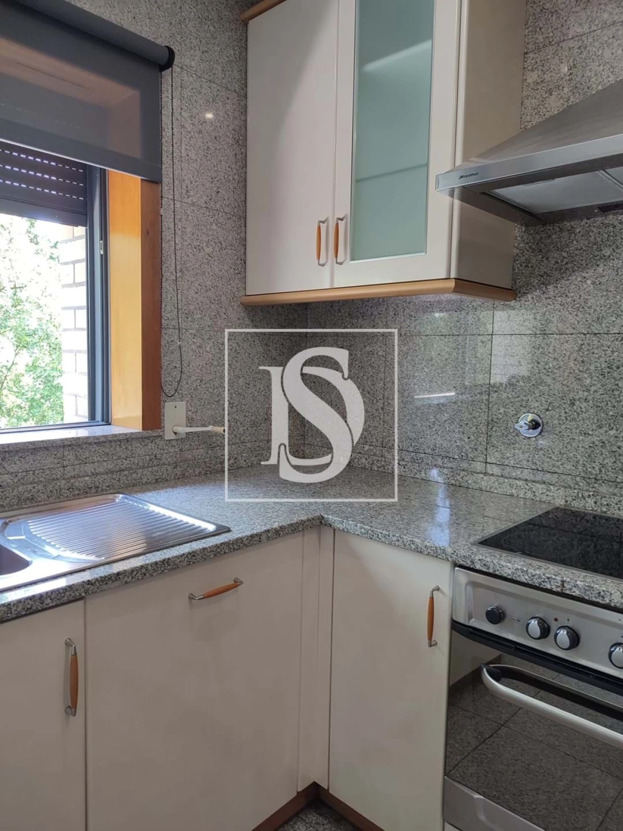 Apartamento T2 para Arrendamento em Creixomil Foto 2