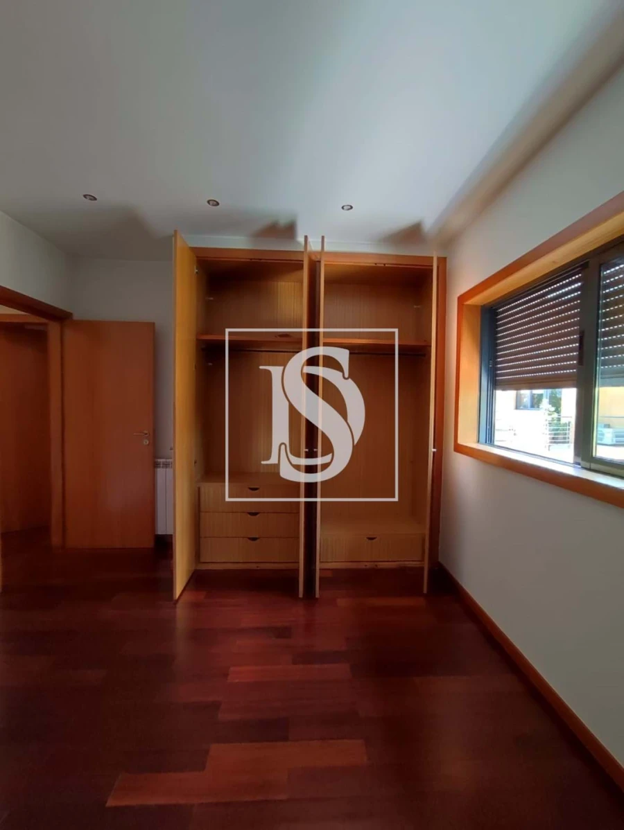 Apartamento T2 para Arrendamento em Creixomil Foto 16