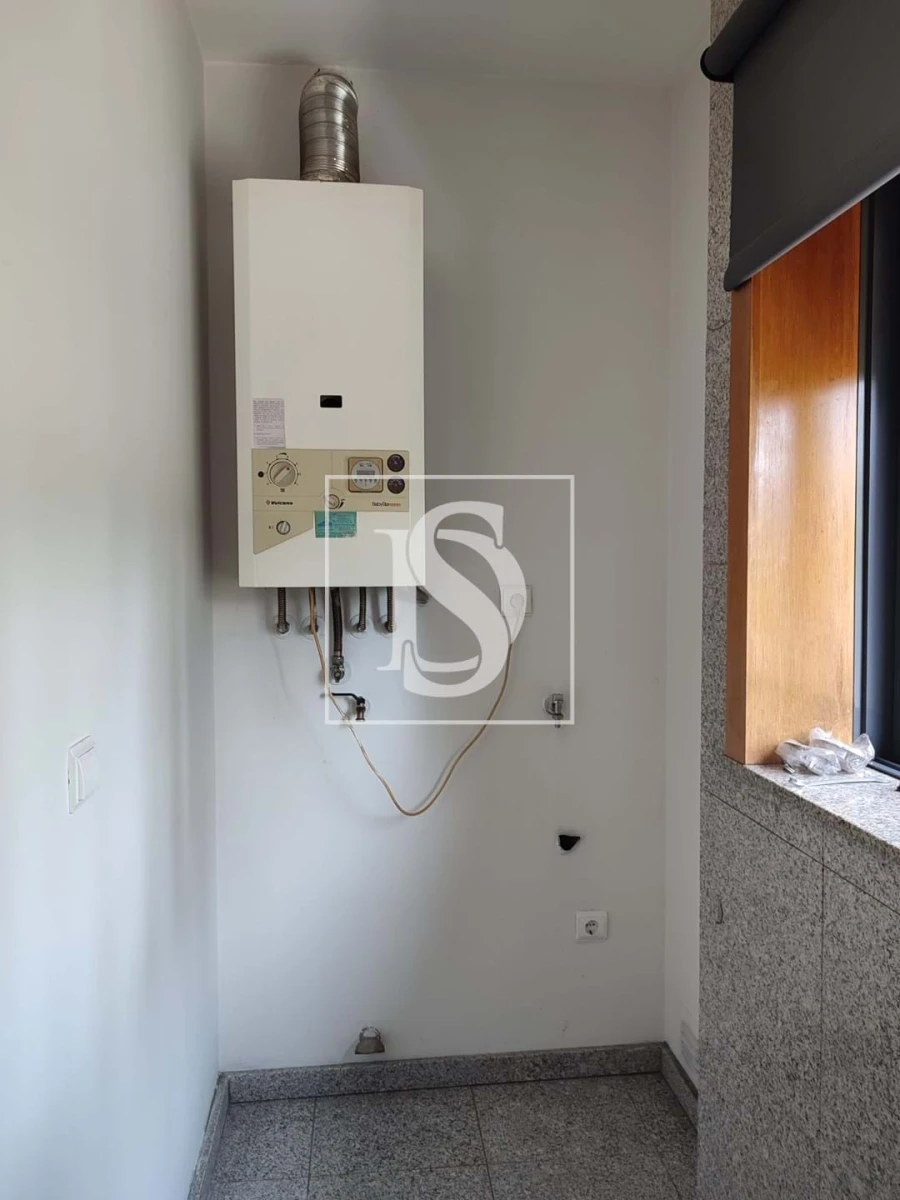 Apartamento T2 para Arrendamento em Creixomil Foto 4