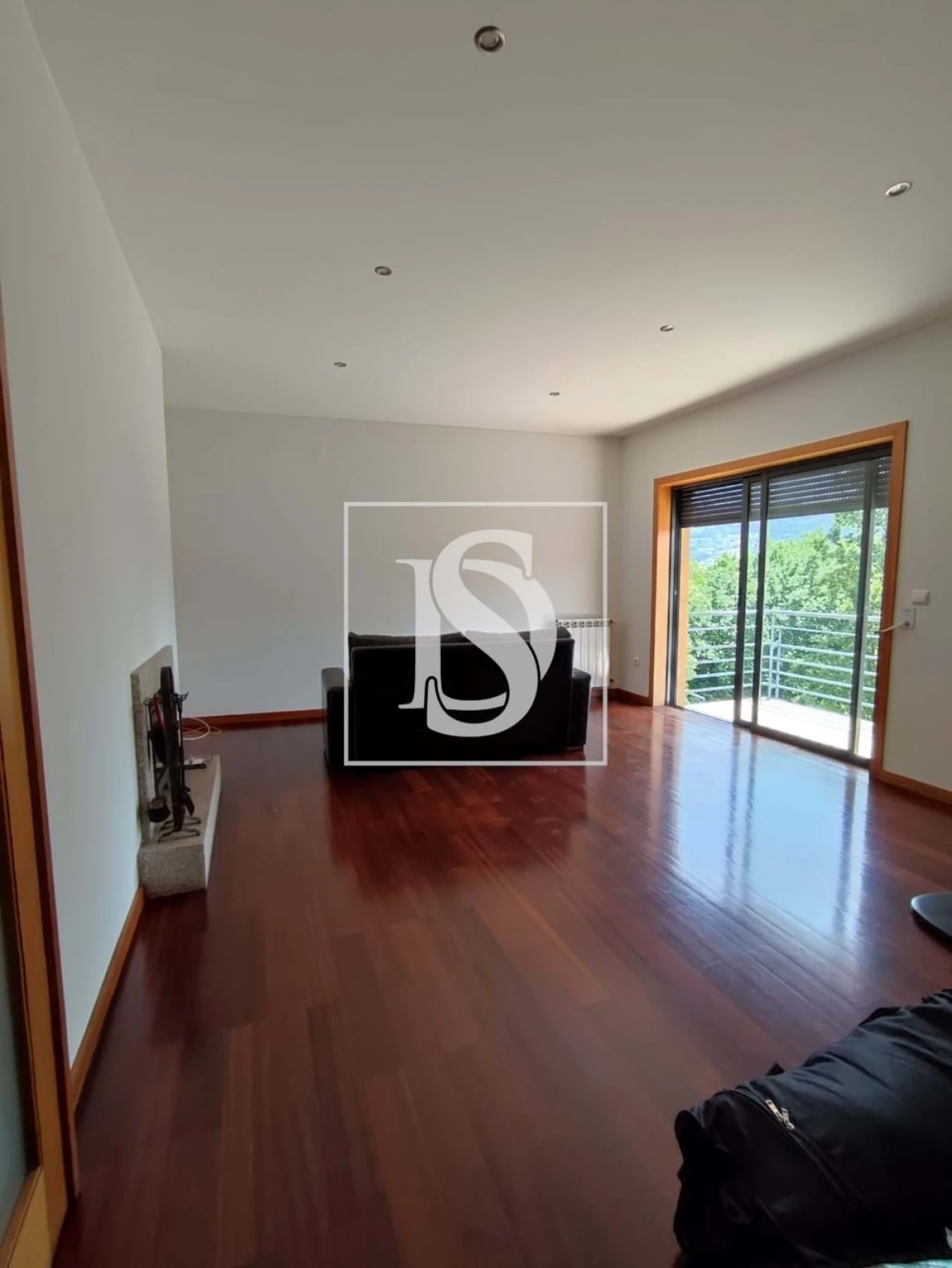 Apartamento T2 para Arrendamento em Creixomil Foto 11