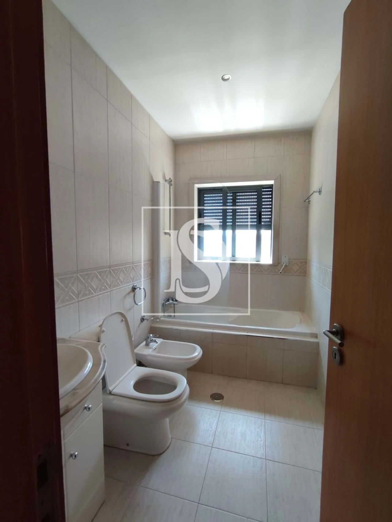 Apartamento T2 para Arrendamento em Creixomil Foto 12