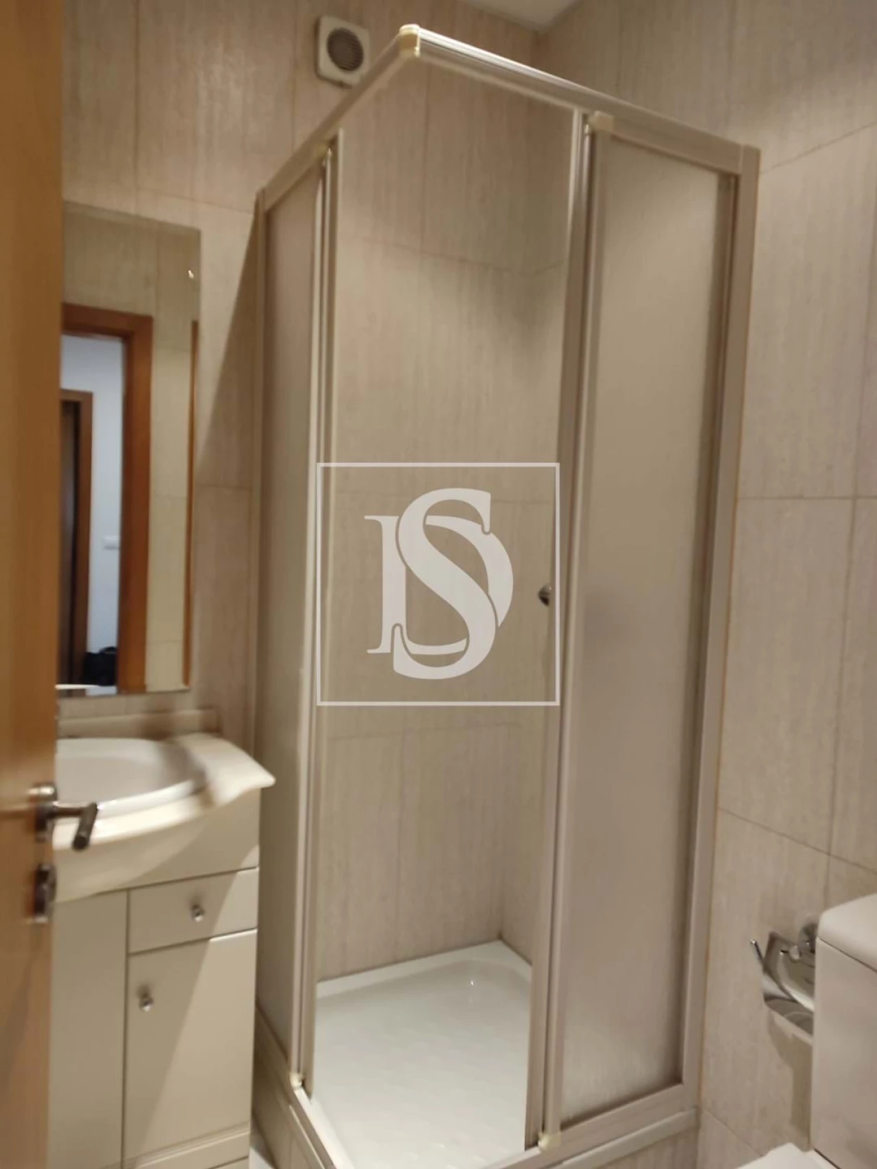 Apartamento T2 para Arrendamento em Creixomil Foto 18