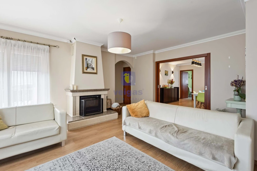 Moradia T3 para Venda em Olho Marinho Foto 6