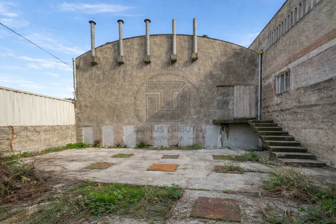 Prédio para Venda em Milheiros Foto 1