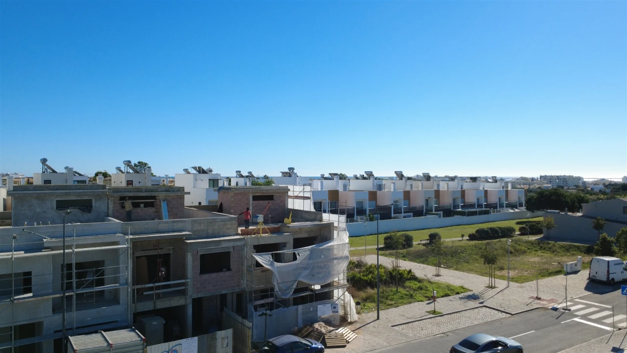 Moradia T3 para Venda em Quelfes Foto 14