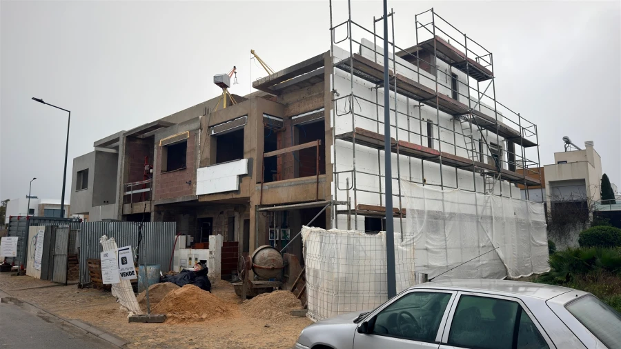 Moradia T3 para Venda em Quelfes Foto 13