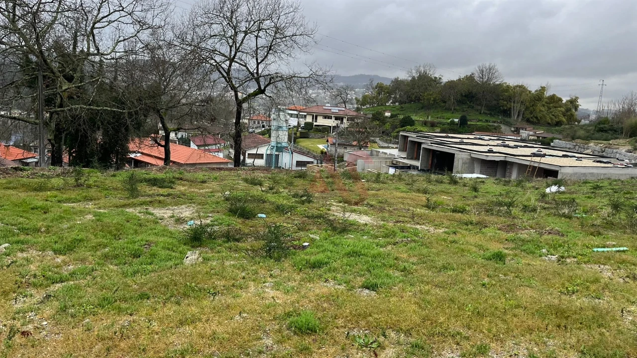 Terreno para Venda em Cepães e Fareja Foto 1