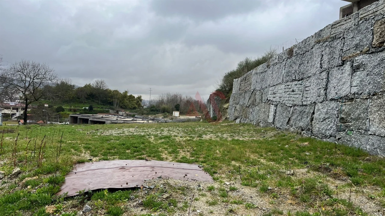 Terreno para Venda em Cepães e Fareja Foto 3
