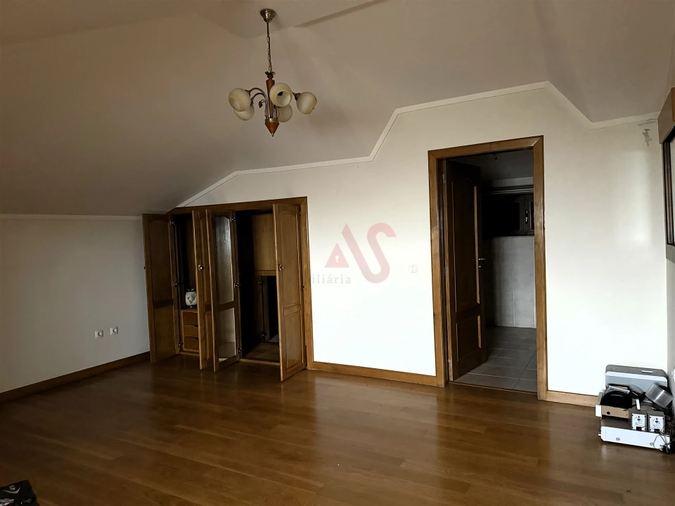 Moradia T5 para Venda em Meinedo Foto 33