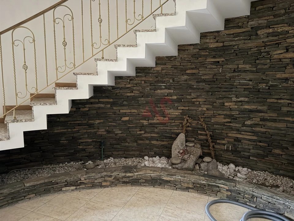 Moradia T5 para Venda em Meinedo Foto 27