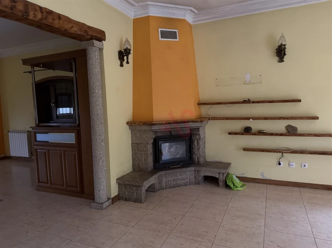 Moradia T5 para Venda em Meinedo Foto 17