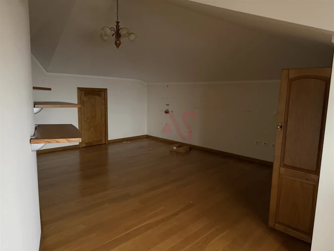 Moradia T5 para Venda em Meinedo Foto 32