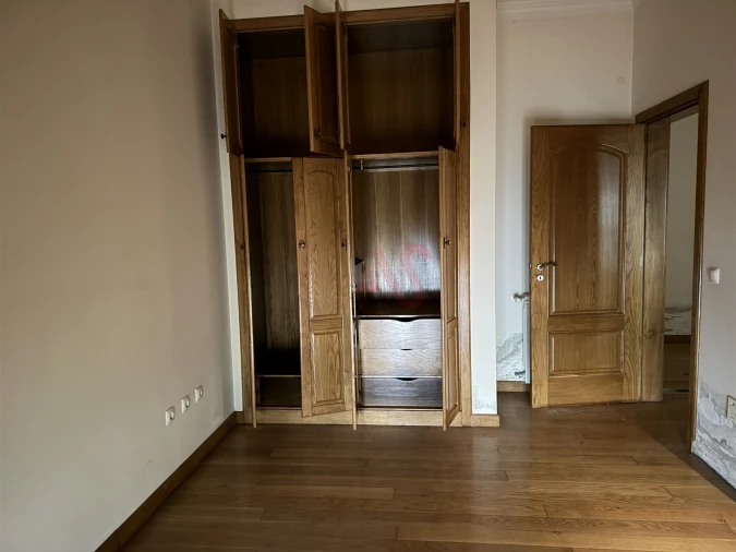 Moradia T5 para Venda em Meinedo Foto 22