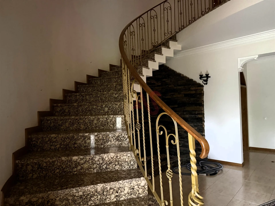 Moradia T5 para Venda em Meinedo Foto 9