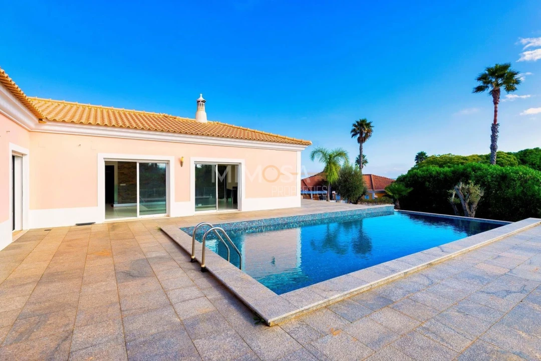 Moradia T3 para Venda em Odiaxere Foto 4