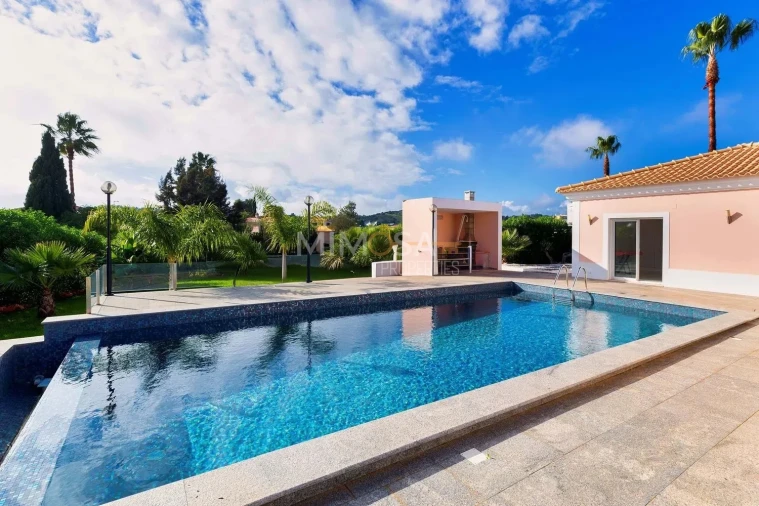 Moradia T3 para Venda em Odiaxere Foto 2