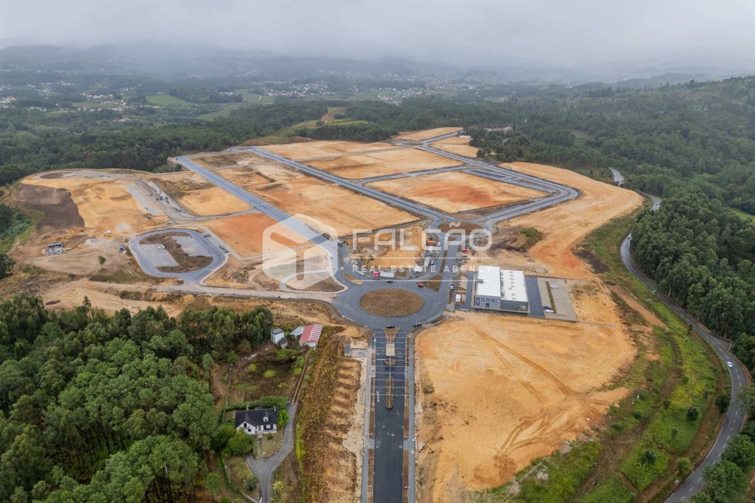Terreno para Venda em Troporiz e Lapela Foto 2