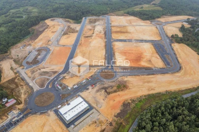 Terreno para Venda em Troporiz e Lapela