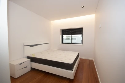 Apartamento T3 para Arrendamento em Aldoar, Foz do Douro e Nevogilde