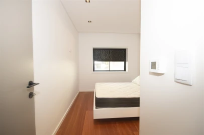 Apartamento T3 para Arrendamento em Aldoar, Foz do Douro e Nevogilde