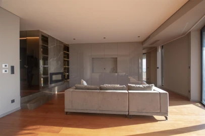 Apartamento T3 para Arrendamento em Aldoar, Foz do Douro e Nevogilde