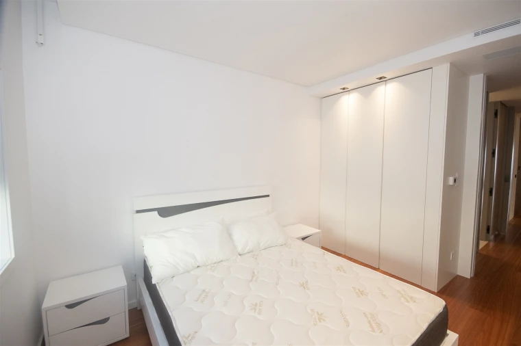 Apartamento T3 para Arrendamento em Aldoar, Foz do Douro e Nevogilde Foto 17