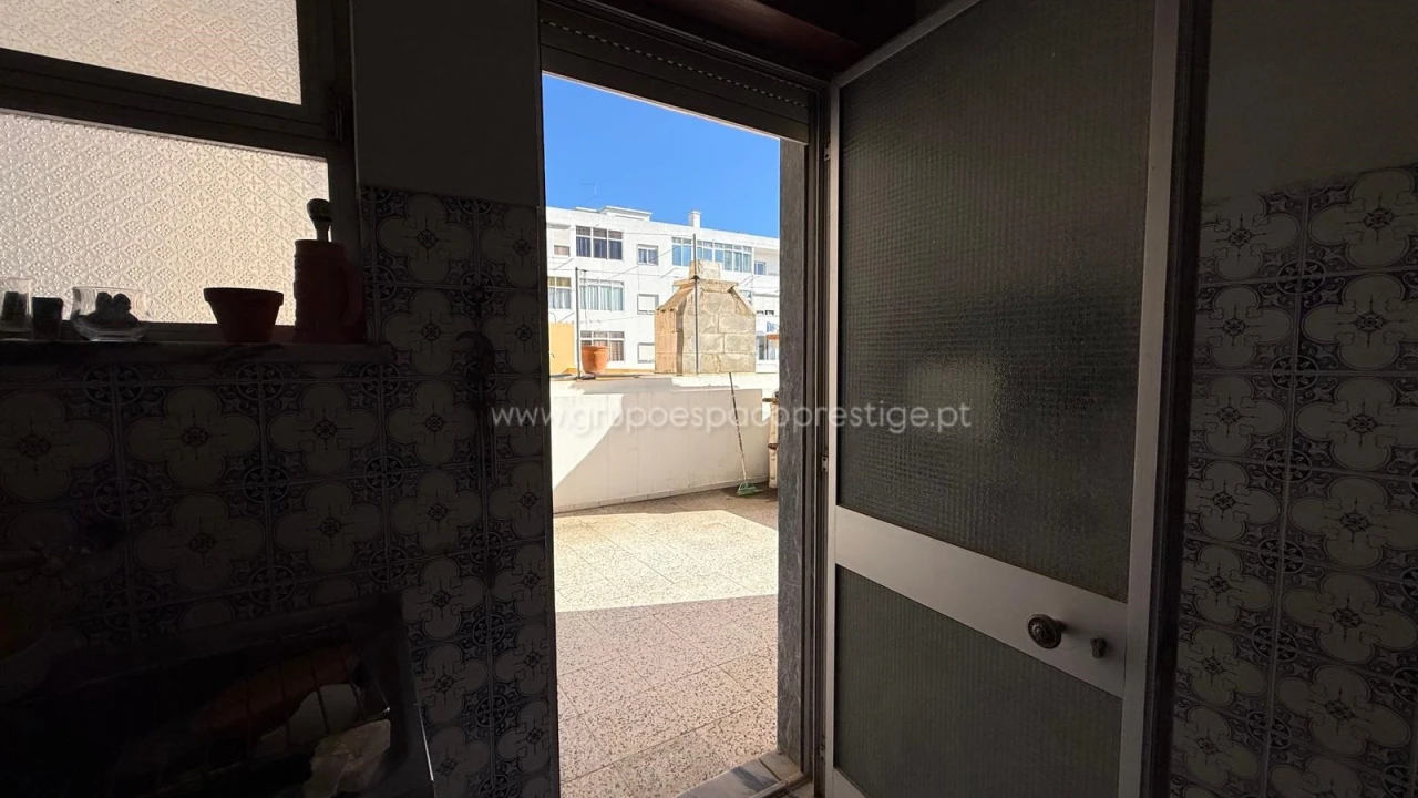 Apartamento T3 para Venda em Quelfes Foto 9