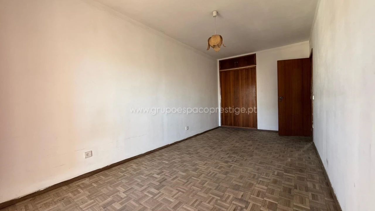 Apartamento T3 para Venda em Quelfes Foto 3