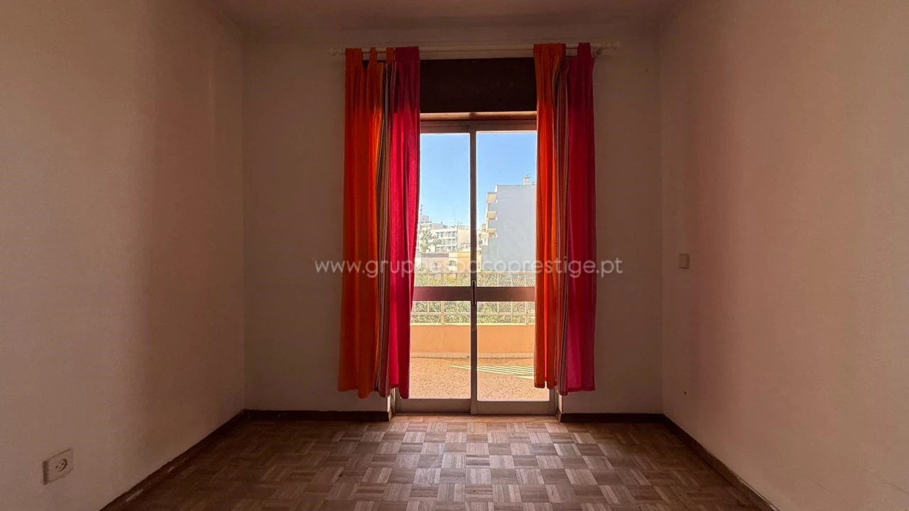 Apartamento T3 para Venda em Quelfes Foto 5