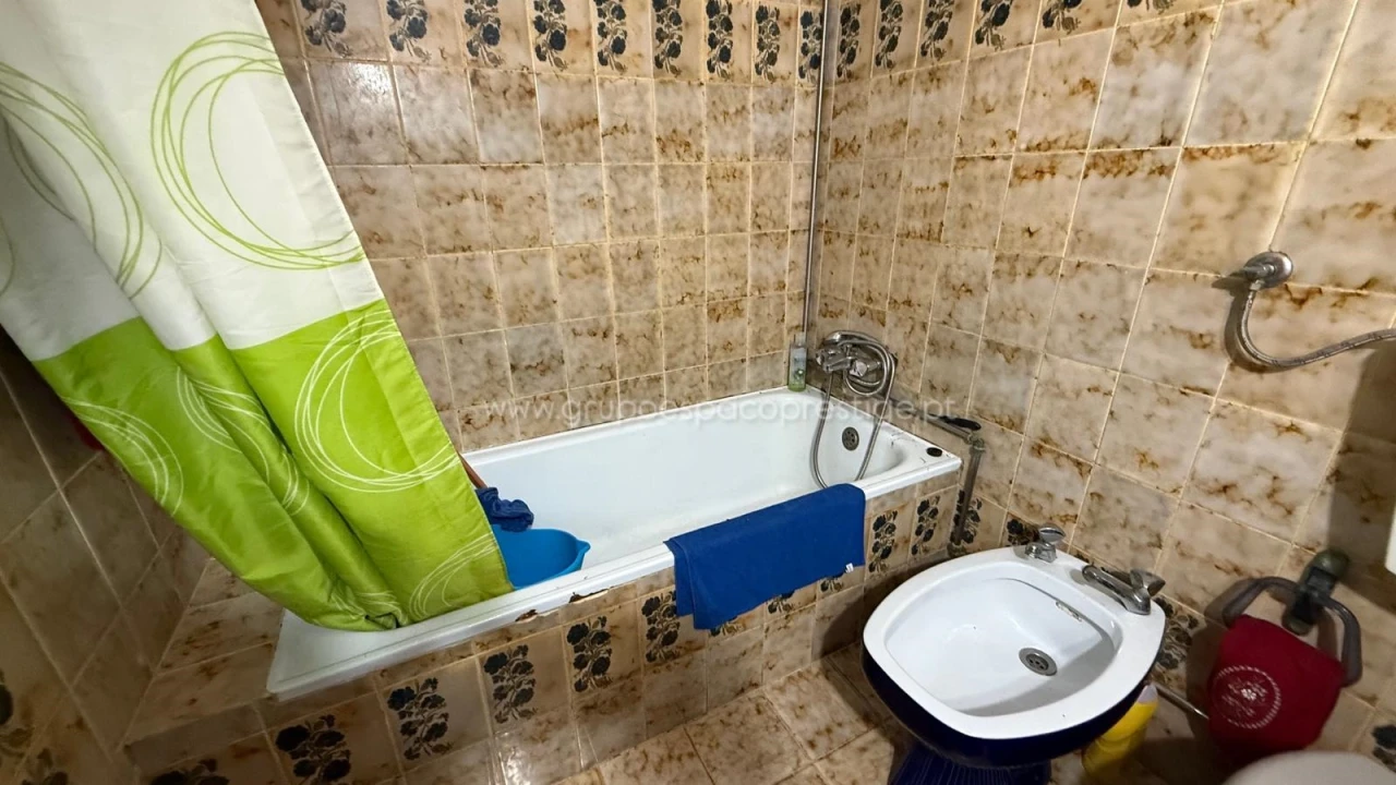 Apartamento T3 para Venda em Quelfes Foto 16