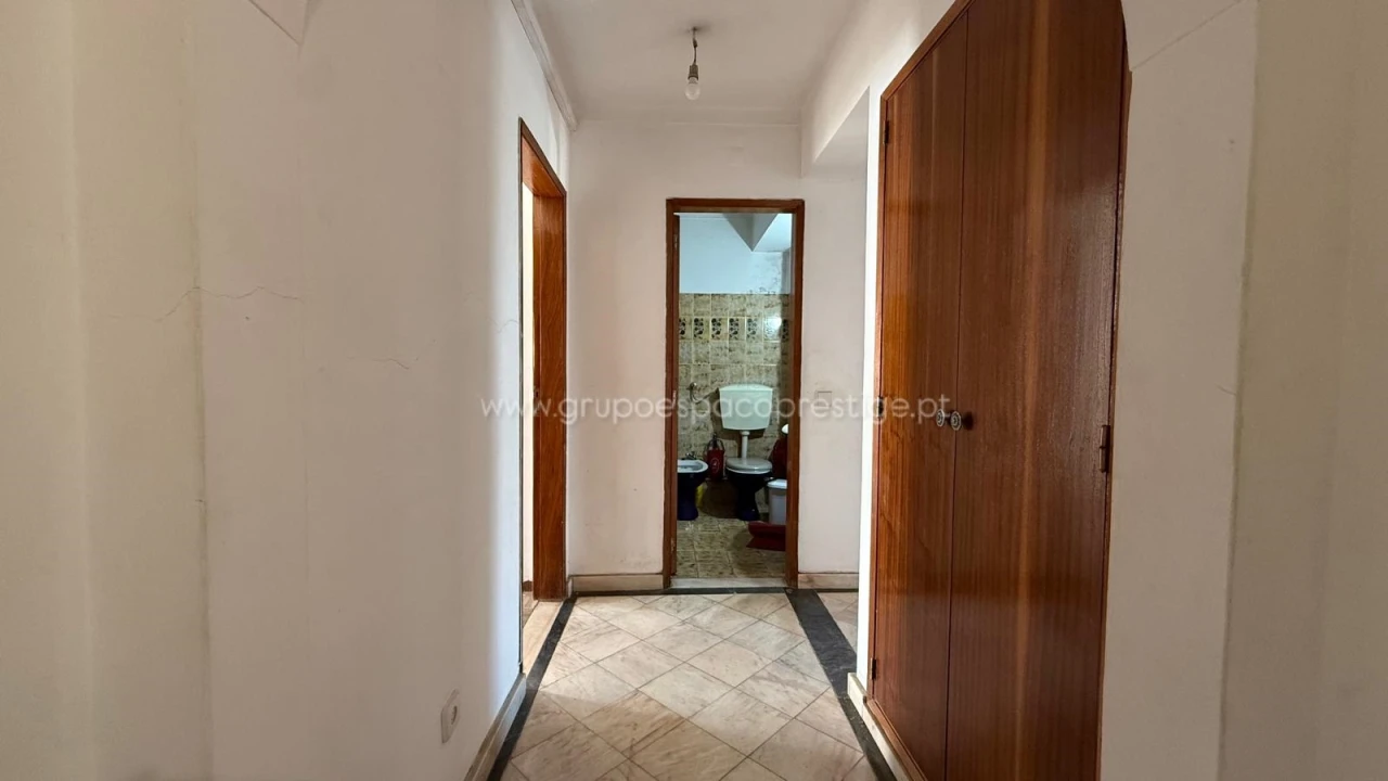 Apartamento T3 para Venda em Quelfes Foto 17