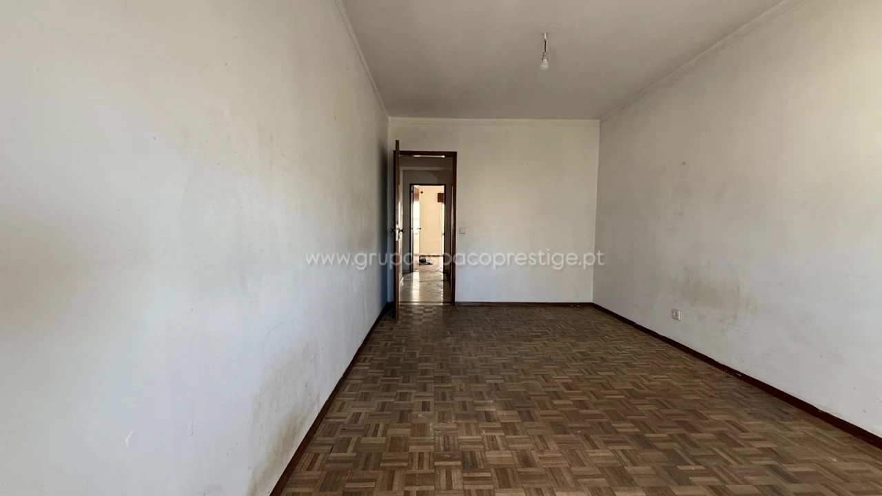Apartamento T3 para Venda em Quelfes Foto 20