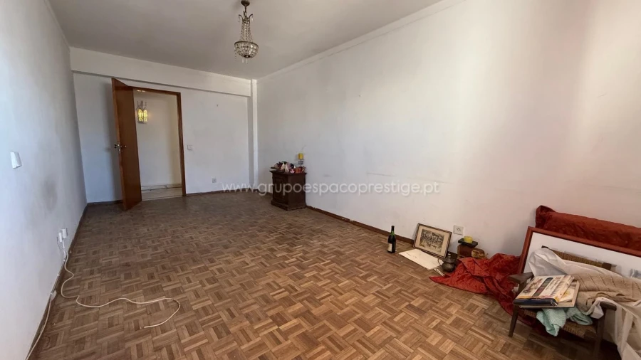 Apartamento T3 para Venda em Quelfes Foto 19
