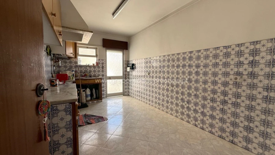 Apartamento T3 para Venda em Quelfes Foto 6