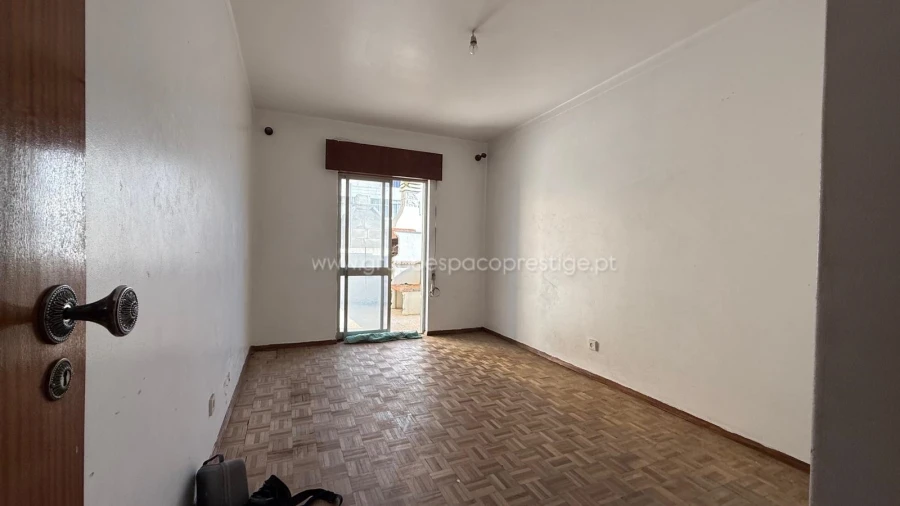 Apartamento T3 para Venda em Quelfes Foto 22