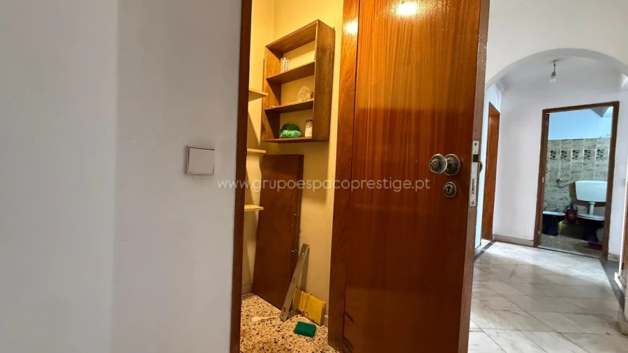 Apartamento T3 para Venda em Quelfes Foto 23