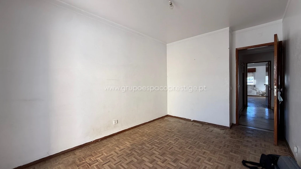 Apartamento T3 para Venda em Quelfes Foto 21