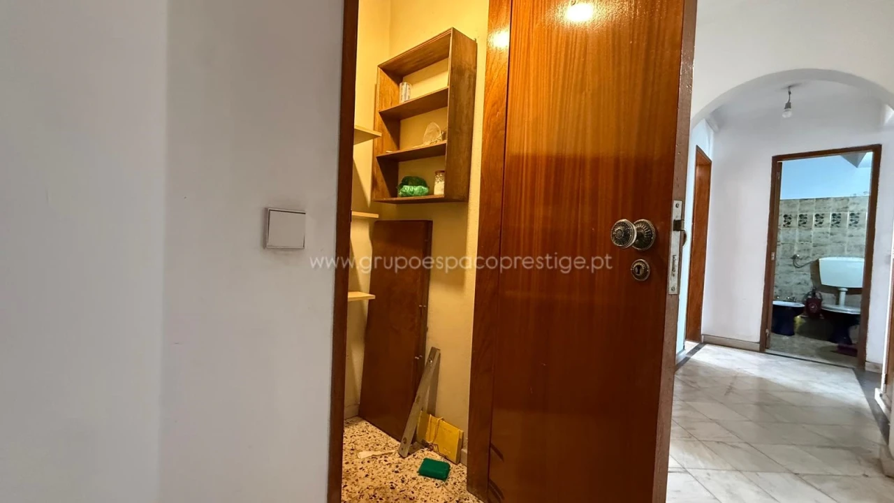 Apartamento T3 para Venda em Quelfes Foto 23