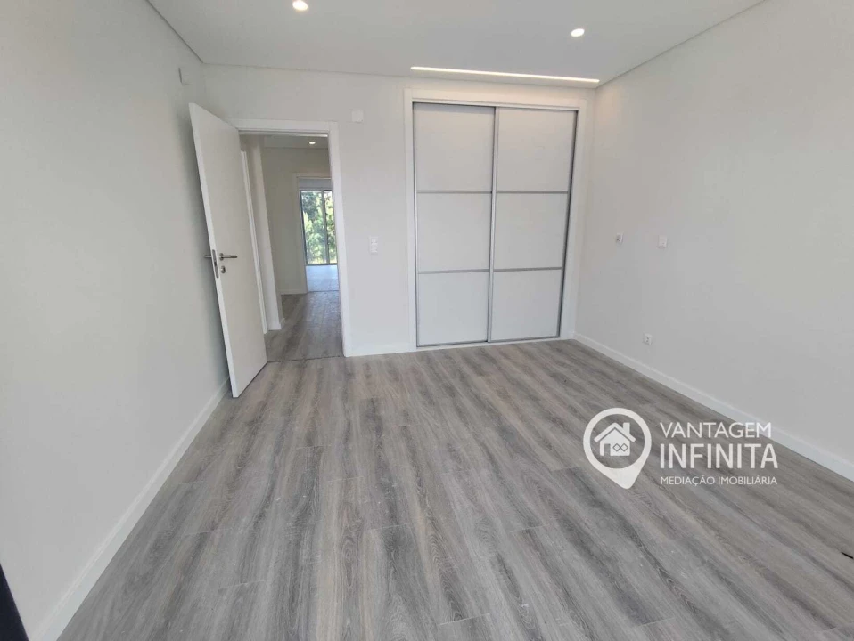 Moradia T4 para Venda em Fernao Ferro Foto 18