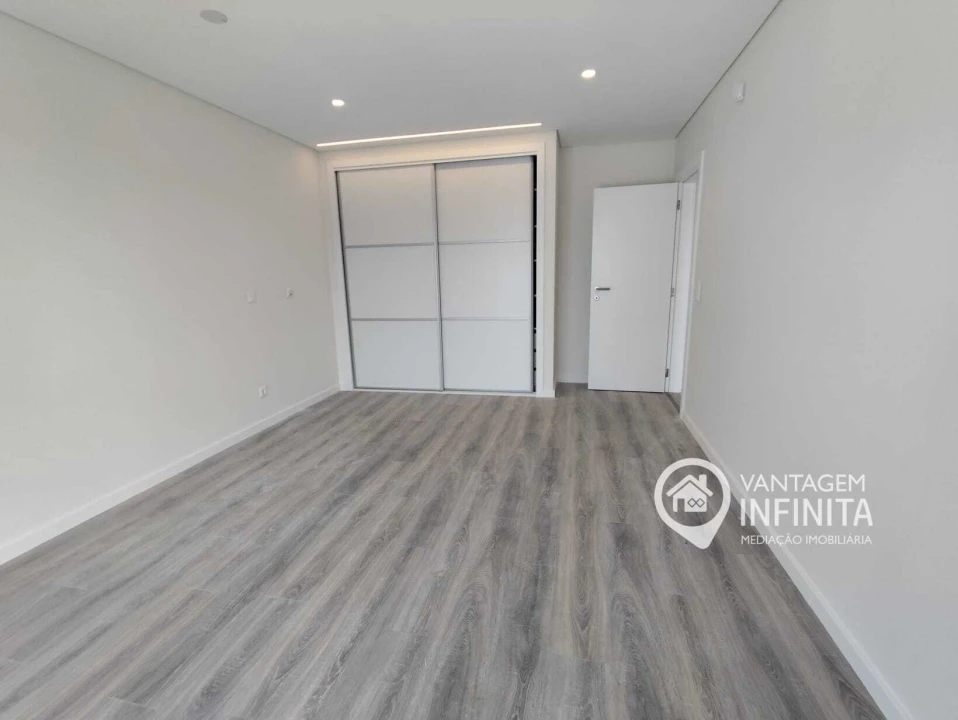 Moradia T4 para Venda em Fernao Ferro Foto 20