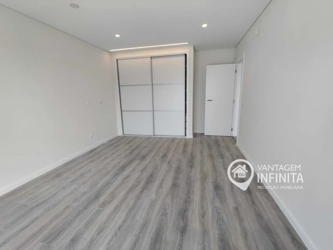 Moradia T4 para Venda em Fernao Ferro Foto 20