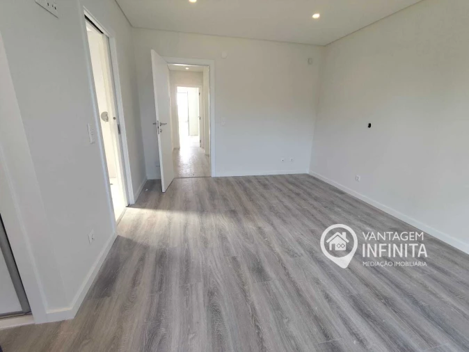 Moradia T4 para Venda em Fernao Ferro Foto 14