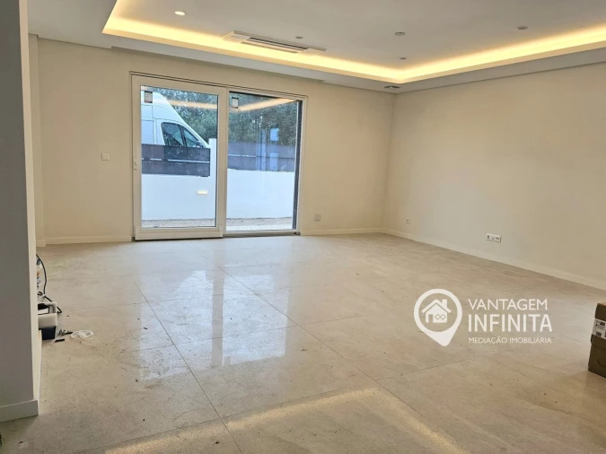 Moradia T4 para Venda em Fernao Ferro Foto 7