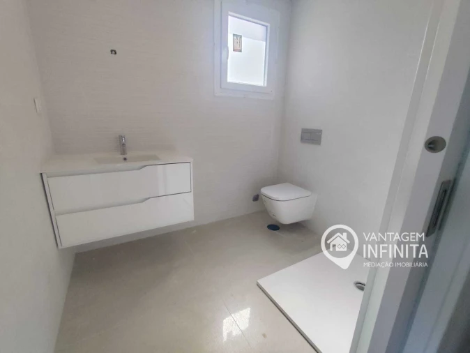 Moradia T4 para Venda em Fernao Ferro Foto 16