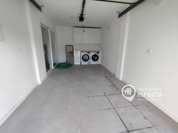 Moradia T4 para Venda em Fernao Ferro Foto 3