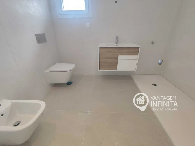 Moradia T4 para Venda em Fernao Ferro Foto 17