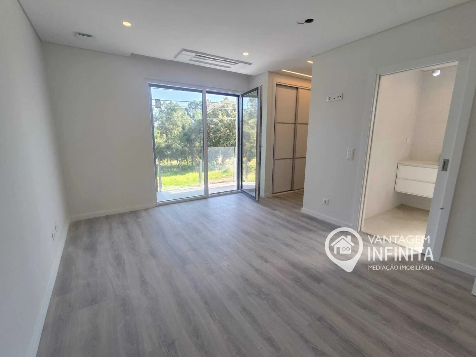 Moradia T4 para Venda em Fernao Ferro Foto 13